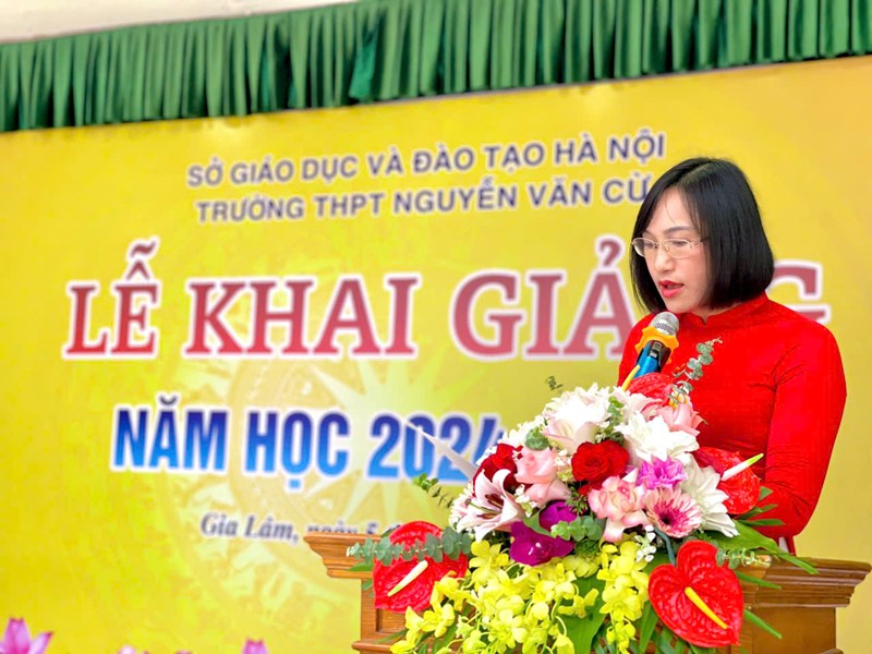 Trường THPT Nguyễn Văn Cừ long trọng tổ chức Lễ khai giảng năm học mới.